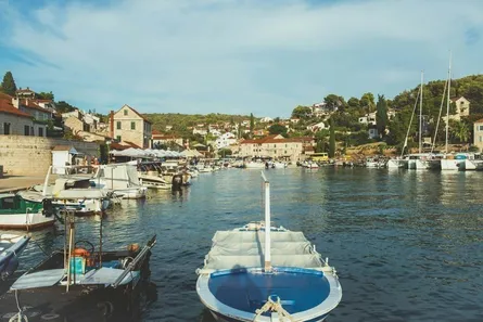 Mit dem E-Auto nach Kroatien: Ladestationen, Reichweite und Tipps 2026