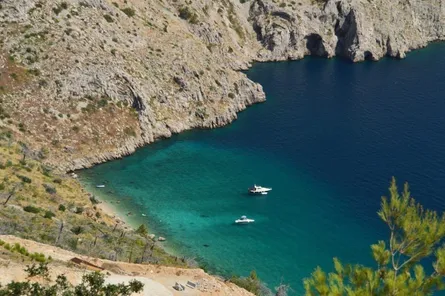 Hausboot & Motorboot-Urlaub in Kroatien: dein schwimmendes Ferienhaus an der Adria (2026)