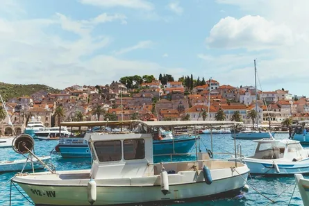 WM 2026 auf Hvar schauen: Nacht-Spiele auf der Partyinsel