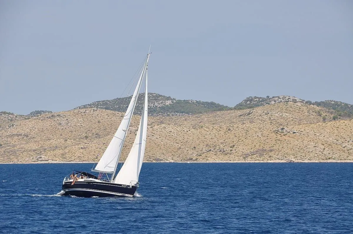 Segeltörn Kornaten: 7-Tage-Itinerar durch Kroatiens Inselparadies 2026
