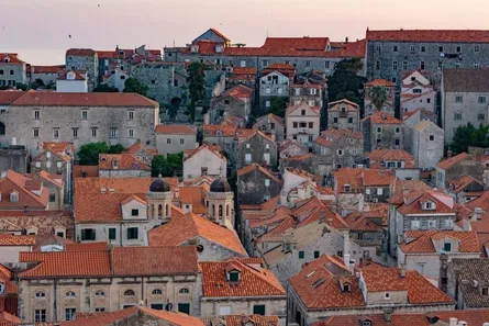 Kroatisch für den Urlaub 2026: Die wichtigsten Wörter und Sätze