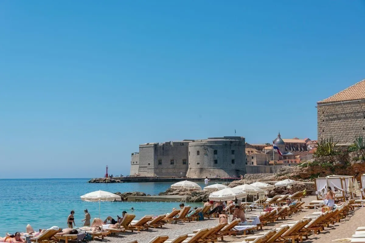 Strände an der Makarska Riviera: Alle Buchten von Brela bis Gradac 2026
