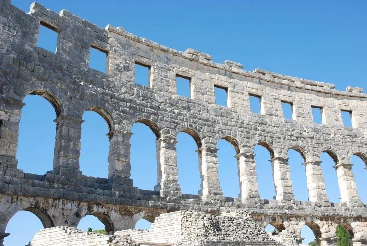 Parken in Pula: Zonen, Preise und Geheimtipps für 2026