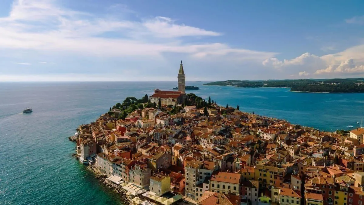 Parken in Trogir 2026: Alle Parkplätze, Preise & die besten Strategien