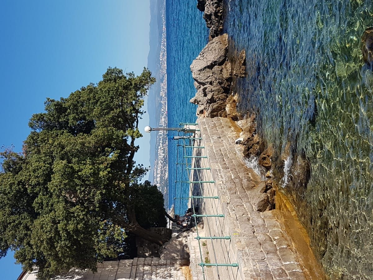 Villen entlang des Lungomare bei Lovran