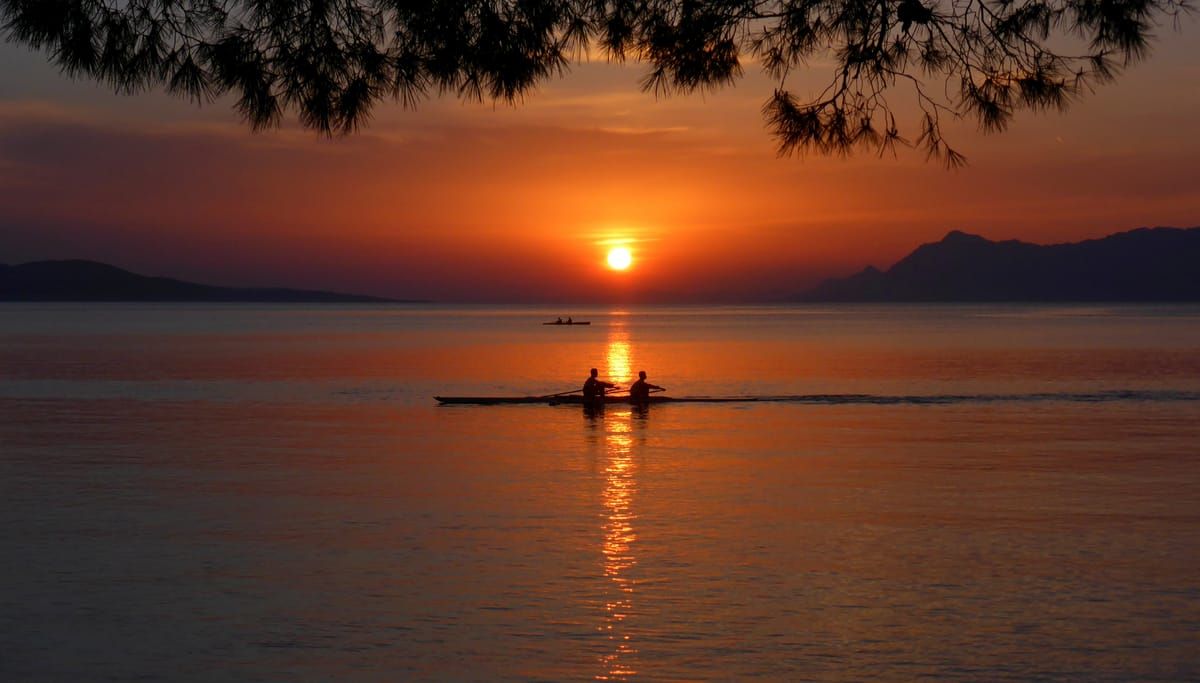 Blick auf die Makarska Riviera mit dem Biokovo im Hintergrund