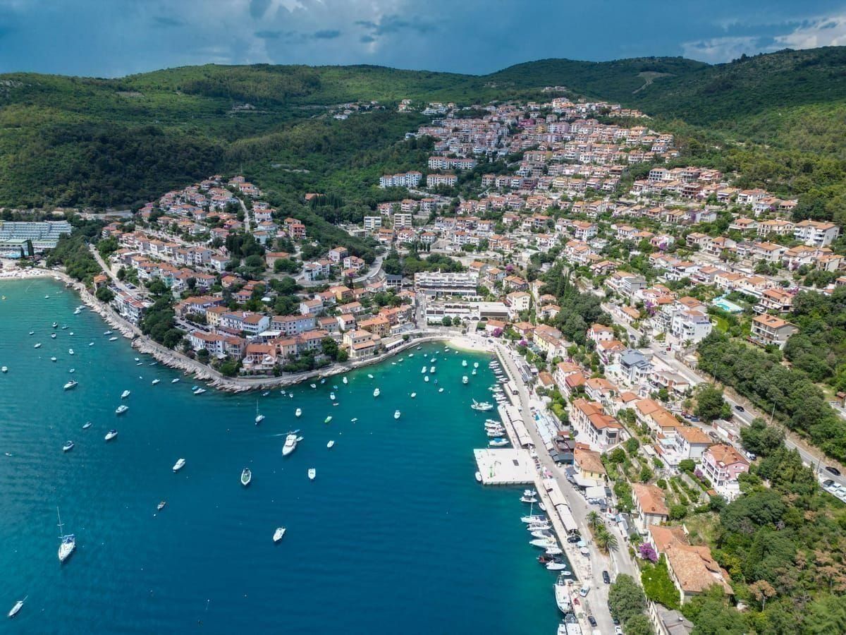 Kletterparcours mit Blick auf die Adria im Adrenalin Park Crikvenica