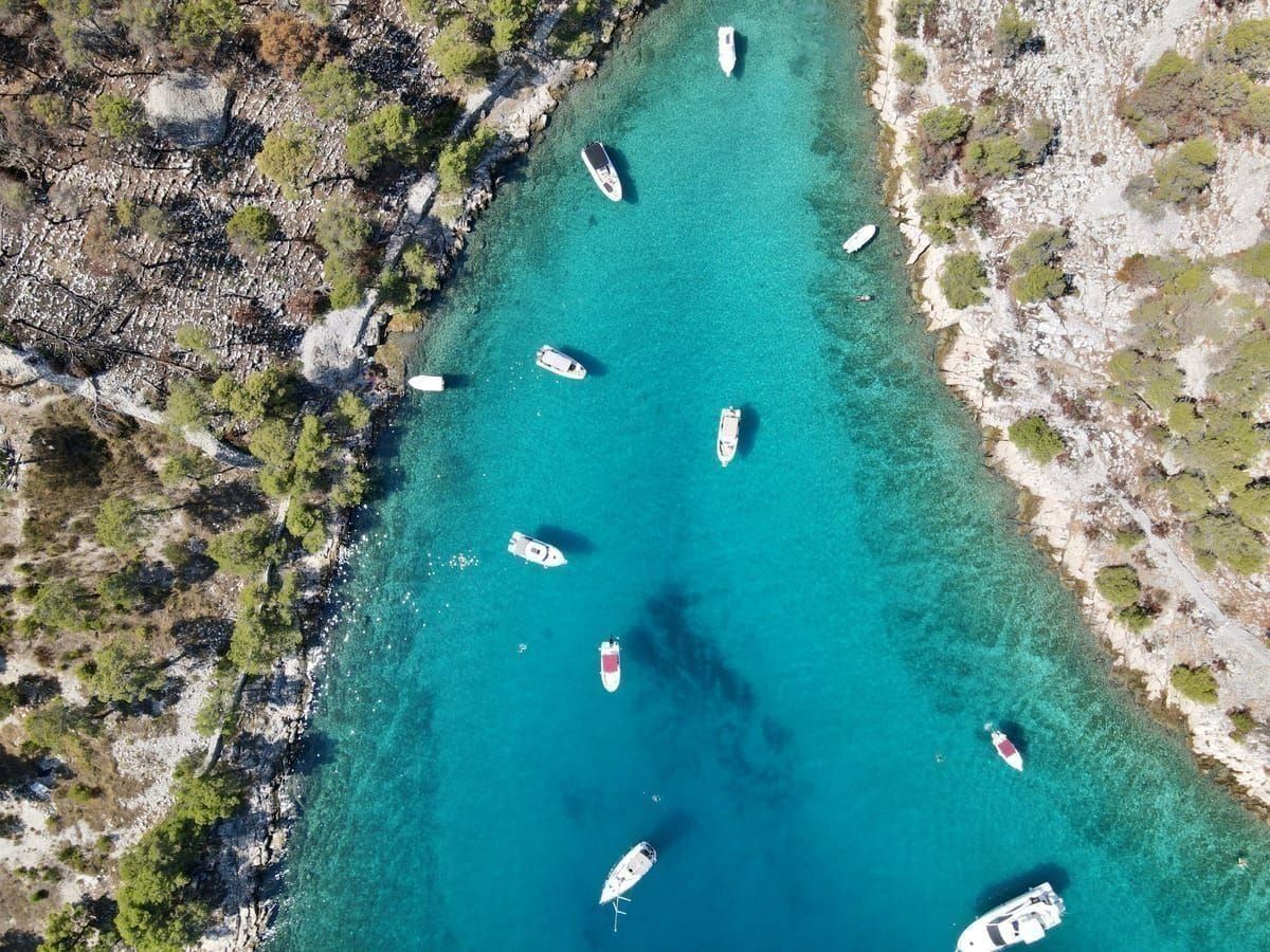 Wasserrutschen und Fahrgeschäfte im Dalmaland bei Biograd