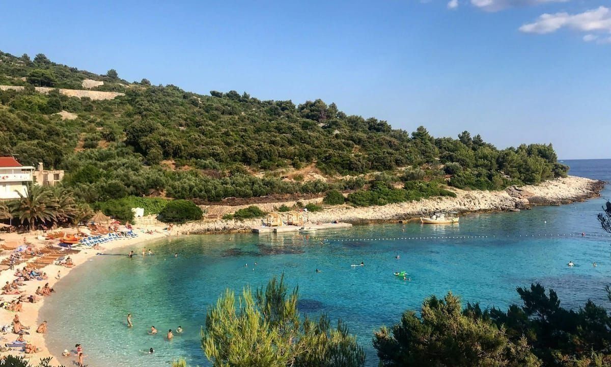 Wanderweg auf den Učka-Gipfel Vojak mit Blick über die Kvarner-Bucht und die Inseln