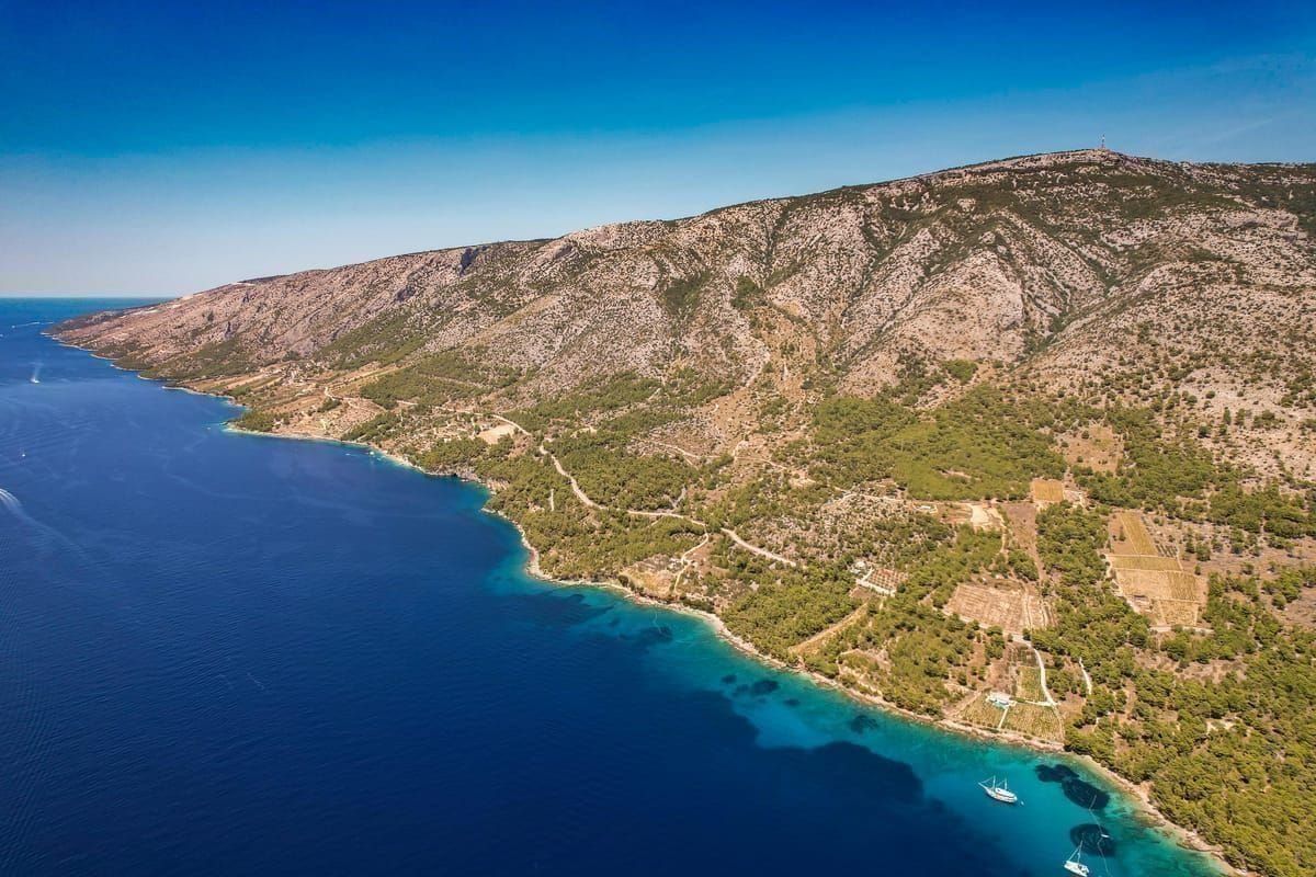 Zipline über den grünen Čikola-Canyon bei Šibenik in Dalmatien