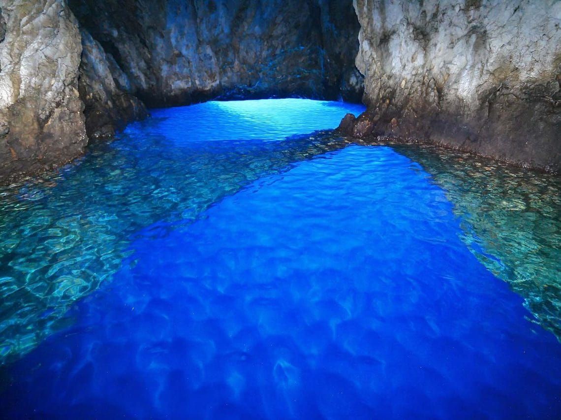 Eingang zur Blauen Grotte auf Biševo