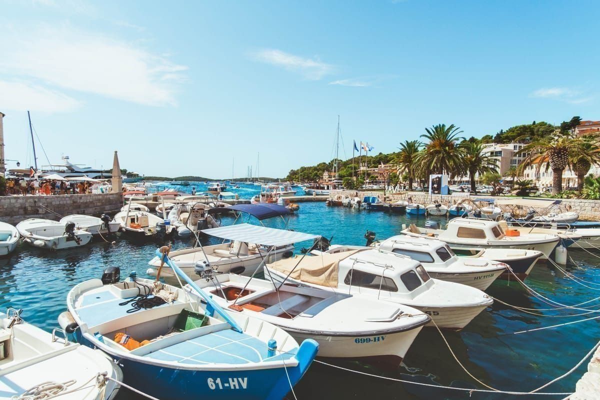 Yachten und Segelboote in der Marina Kornati von Biograd