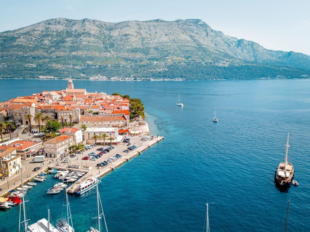 Die Kathedrale Sv. Marka in Korčula mit ihrem hohen Glockenturm