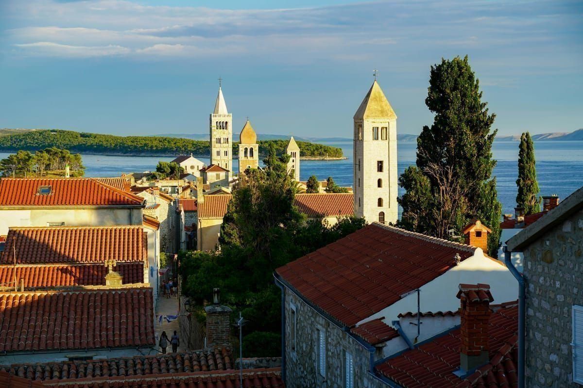 Die Festung Mirabella oberhalb der Altstadt von Omiš