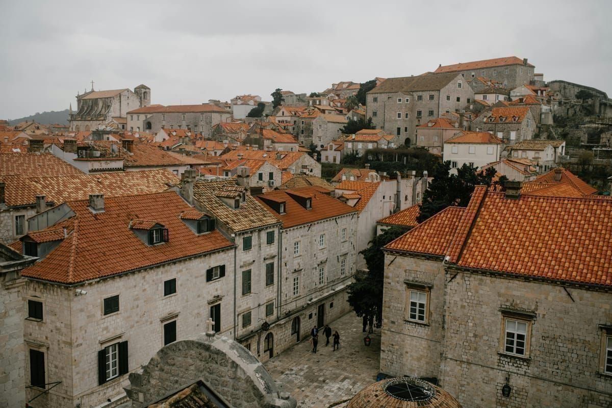 Kreuzfahrtschiff im Hafen von Gruž bei Dubrovnik