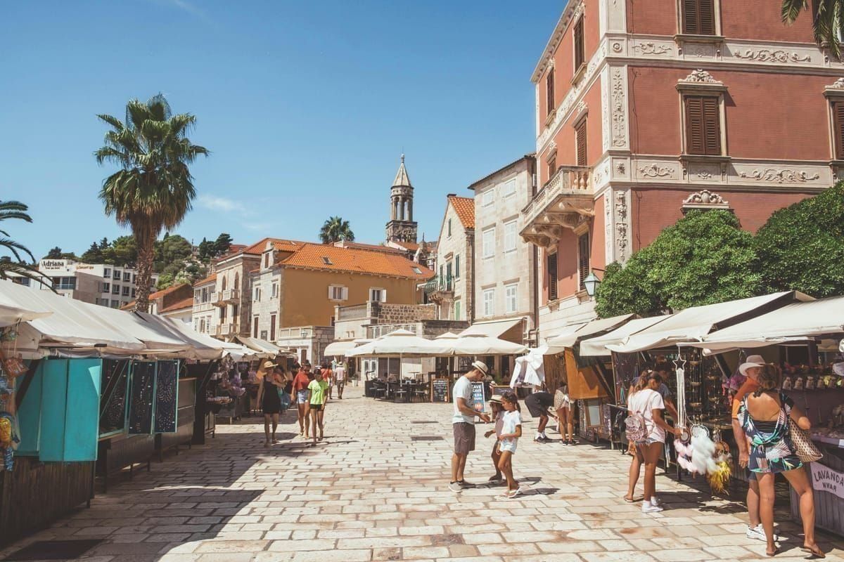 Hvar Hafen bei Nacht