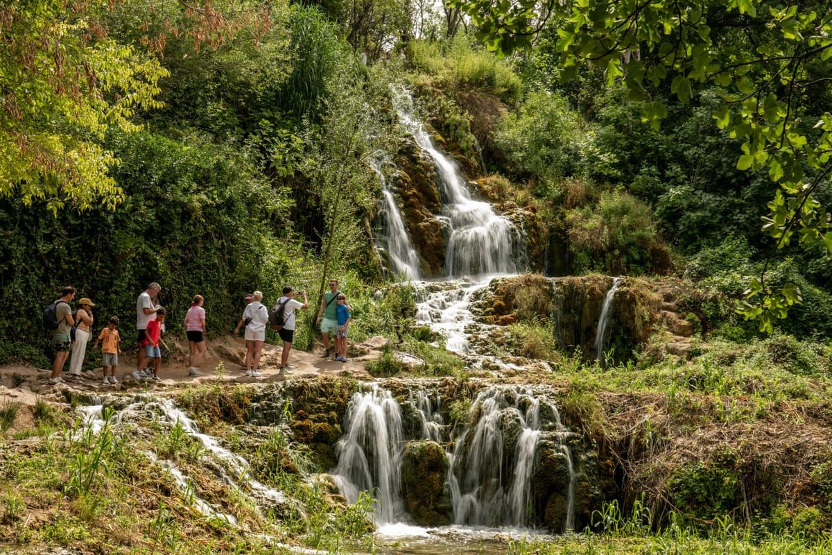 Krka Wasserfälle mit Radfahrer