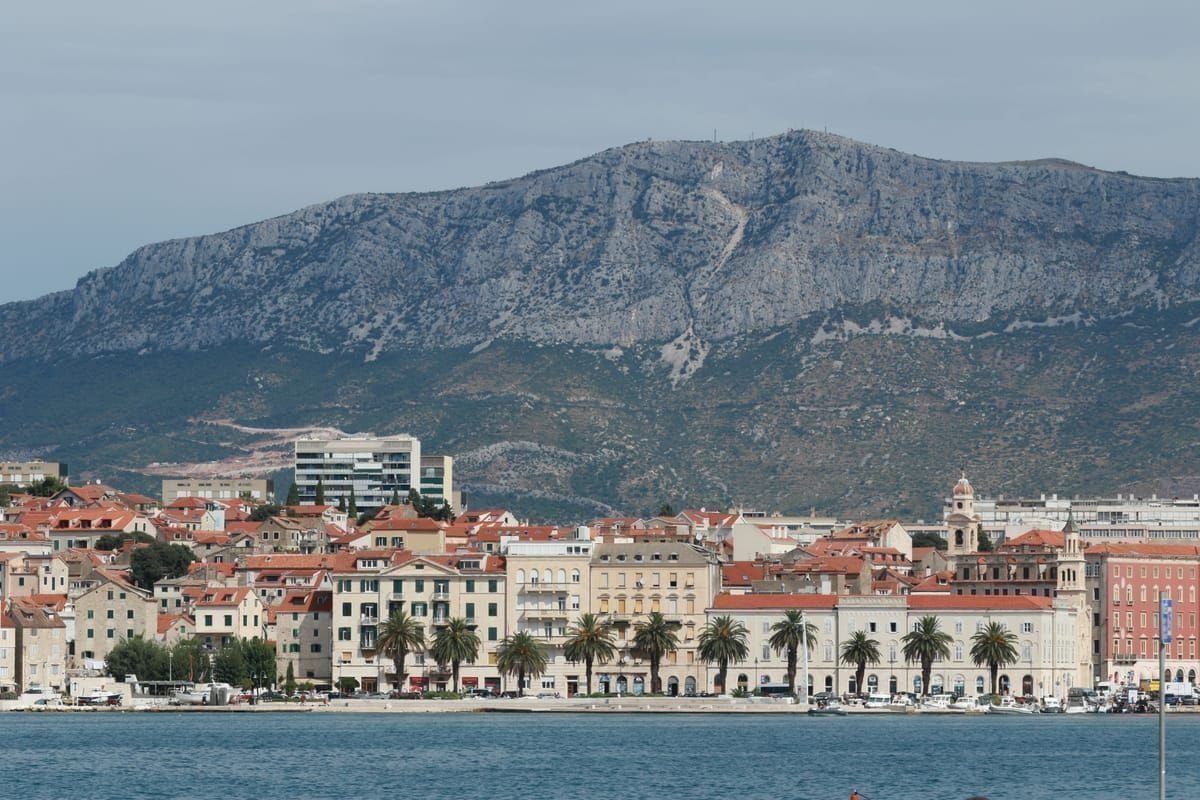 Enge Gassen im Diokletianpalast in Split, autofreie Zone