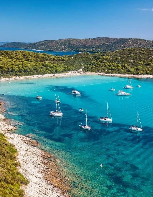 Sakarun auf Dugi Otok mit türkisem Wasser und Sandstrand