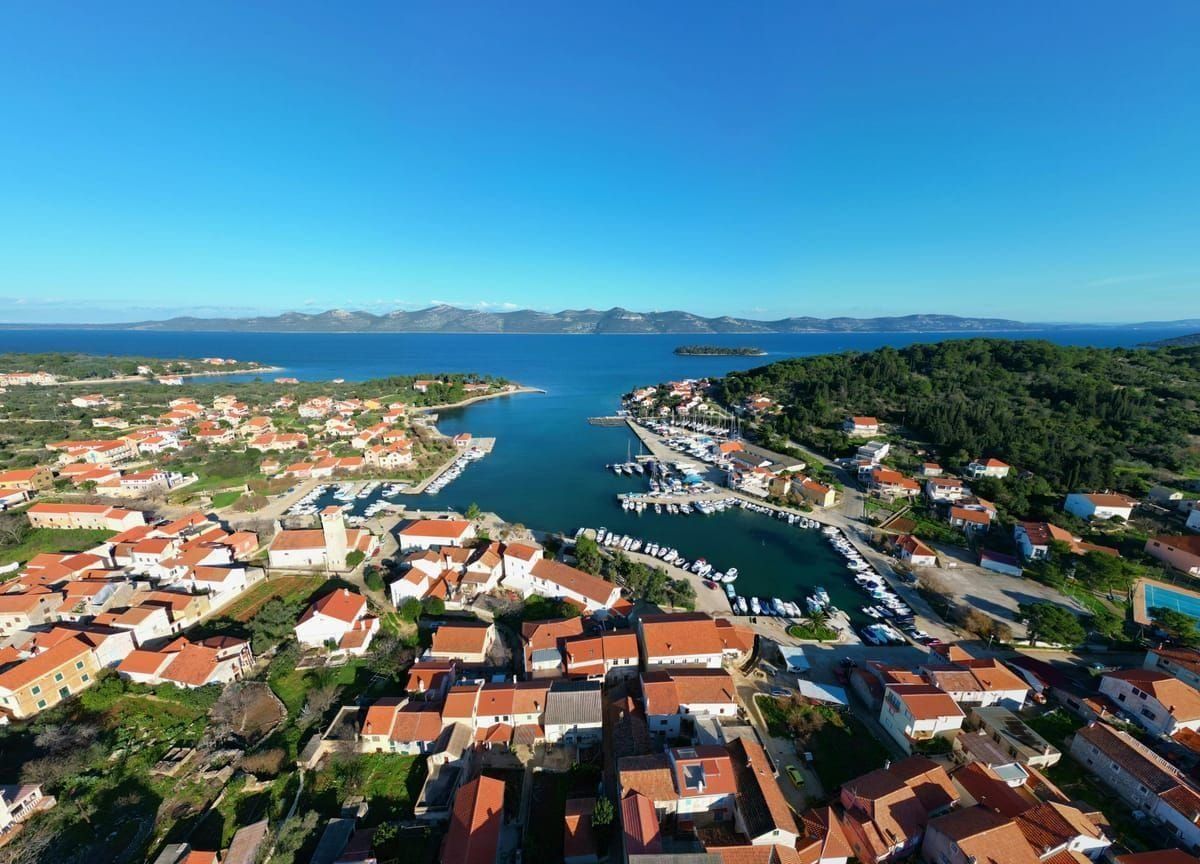 Abendstimmung in der Kalelarga, der Hauptgasse der Altstadt von Zadar